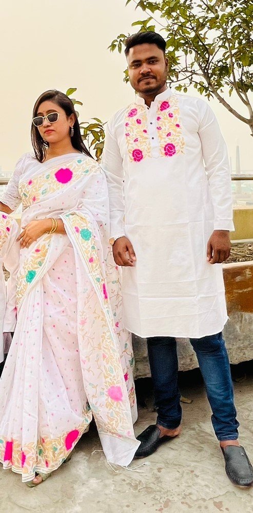 প্রিয়জনের সাথে মিলিয়ে ট্রেন্ডি শাড়ি-পাঞ্জাবি!